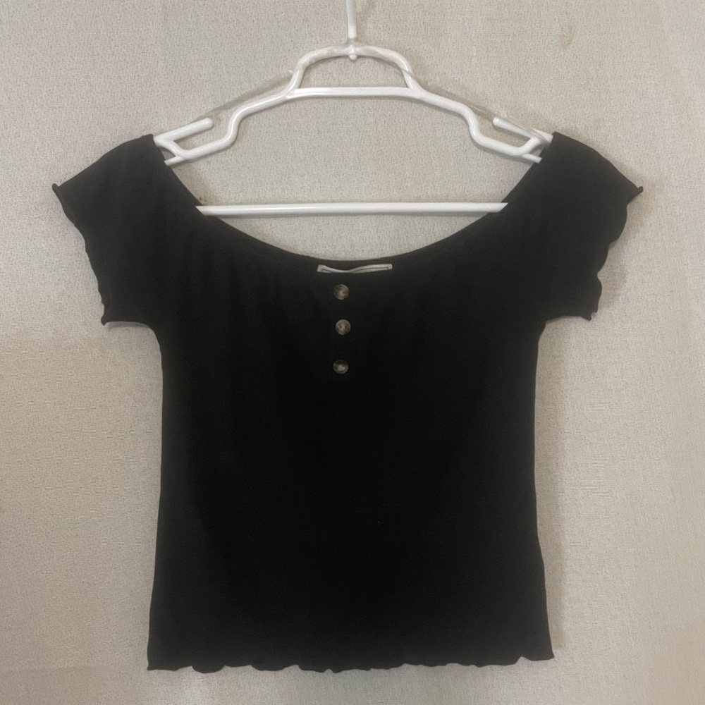 Woman’s solid Black Crop Top